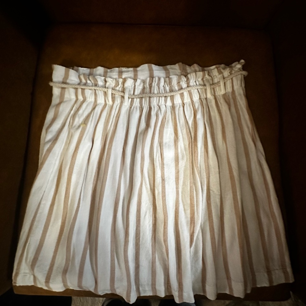American Eagle Outfitters Beige and White Striped Shorts - Picture 2 of 3
